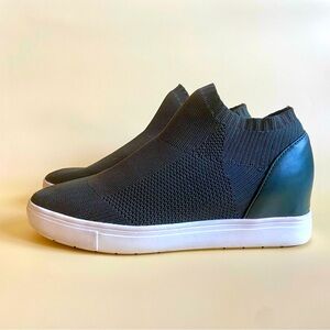 Steve Madden sly knit wedge sneaker in olive green size 8.5